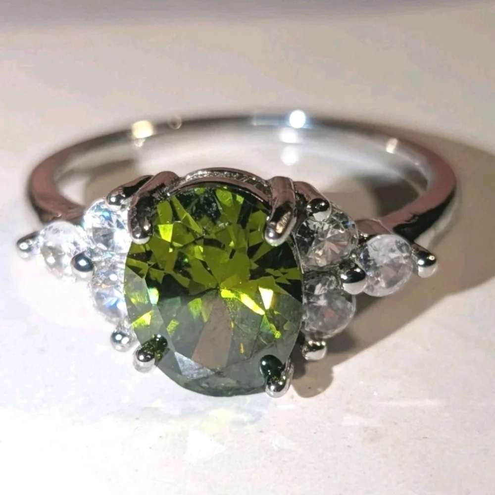 925 Dazzling 8 Ct Brilliant Cut olive green Gem Stone Engagement Ring Sz 10